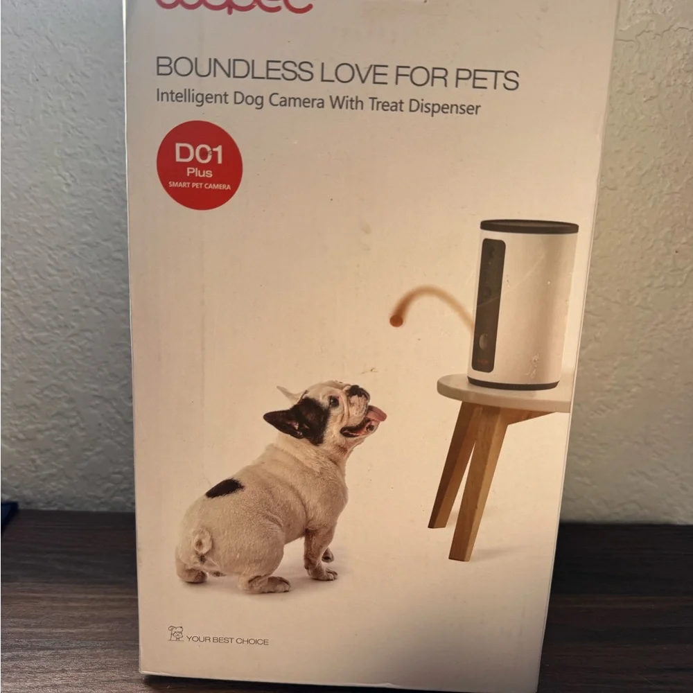 Intelligent Dog Camera with Treat Dispenser - White and Black “NWT”